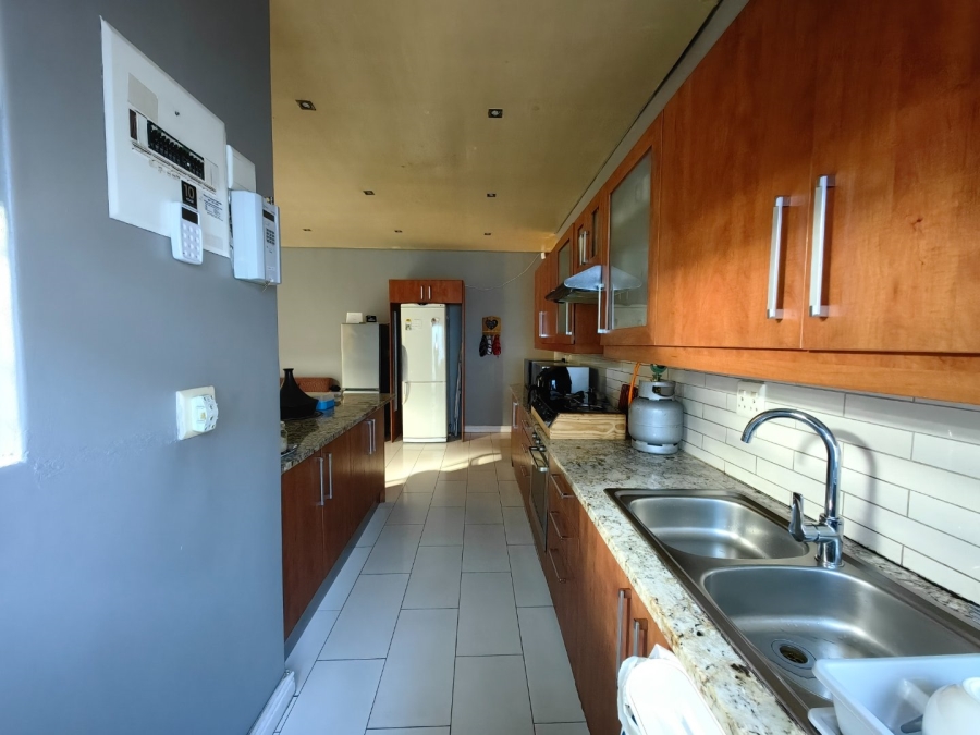8 Bedroom Property for Sale in Belgravia Western Cape